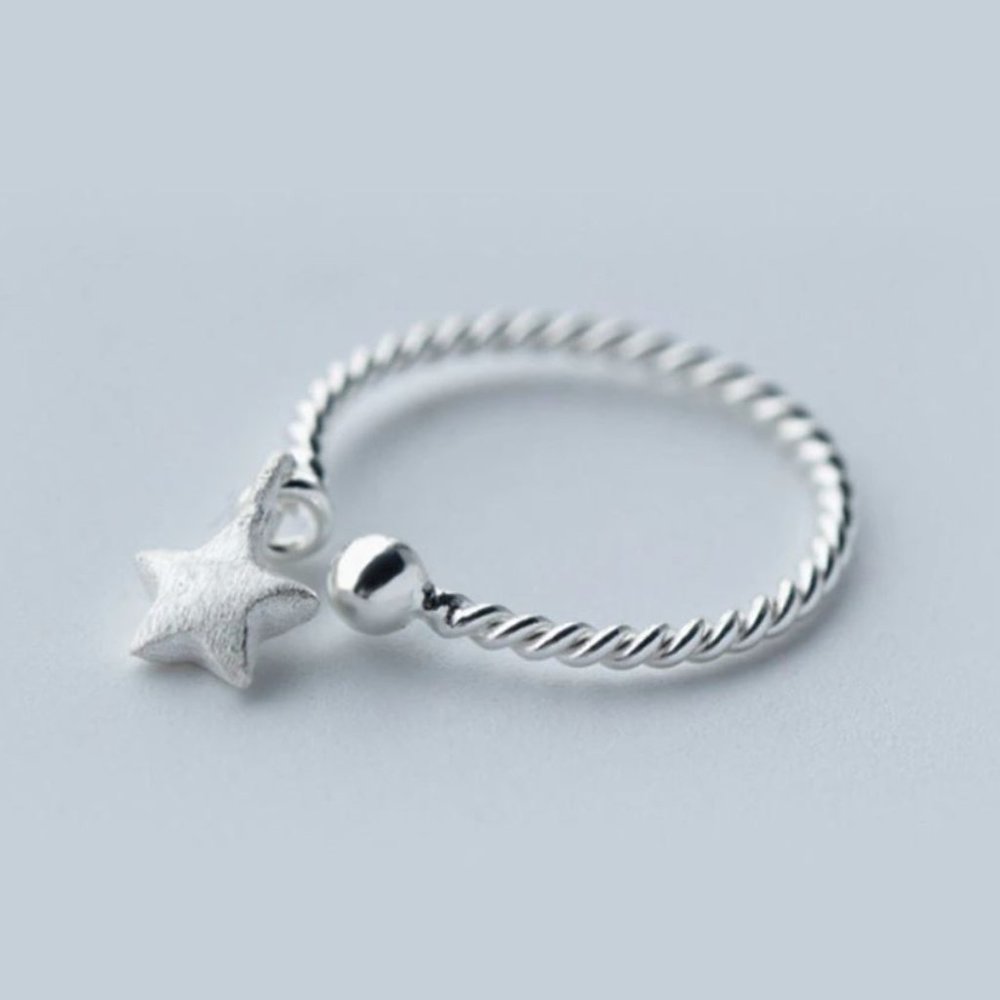 Minimalist 925 Sterling Dainty Star Ring - Picture 1 of 3